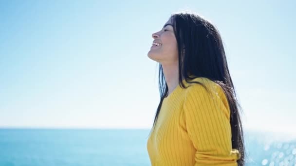 Young Beautiful Hispanic Woman Smiling Confident Standing Seaside — Stock Video