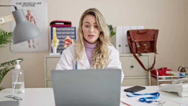 Young Blonde Woman Doctor Having Online Medical Consultation Clinic — Stock Video