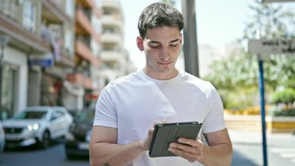 Young Hispanic Man Smiling Confident Using Touchpad Street — Vídeo de stock