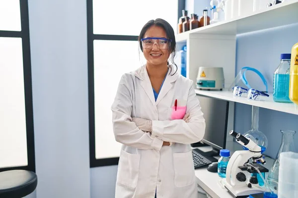 Young Chinese Woman Wearing Scientist Uniform Standing Arms Crossed Gesture — Stock Photo, Image