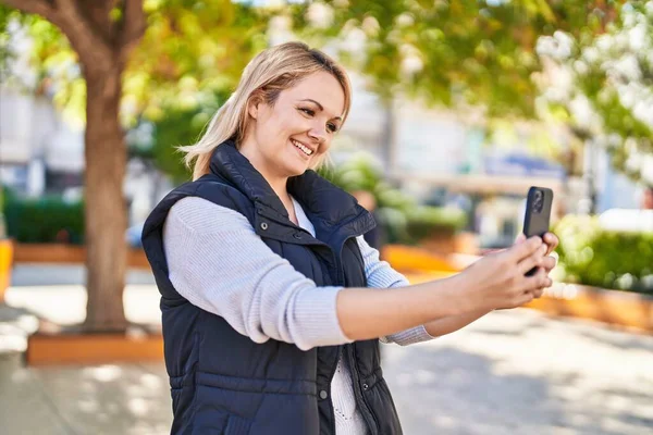 Young Blonde Woman Smiling Confident Making Selfie Smartphone Park — Stock Photo, Image