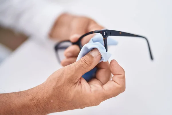 Middle Age Man Cleaning Glasses Home — Stock Photo, Image