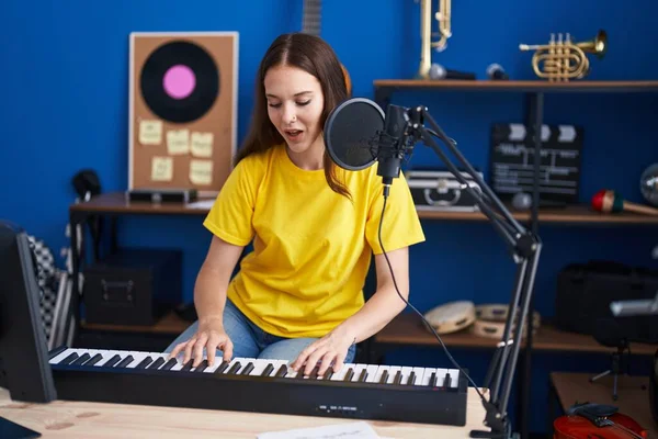 Young Woman Musician Singing Song Playing Piano Keyboard Music Studio — Stock Photo, Image