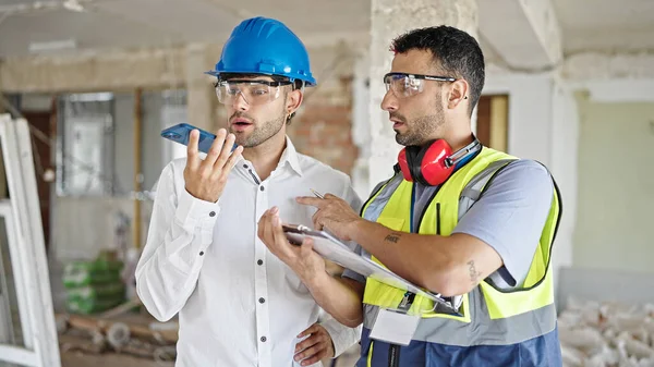 Two Men Builders Architect Writing Document Sending Voice Message Smartphone — Stock Photo, Image