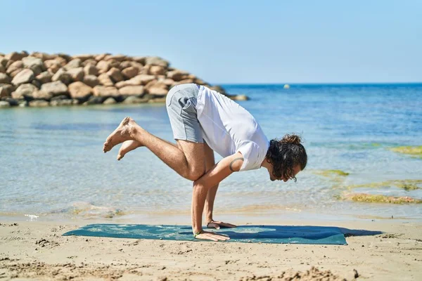 Young Hispanic Man Doing Yoga Exercise Beach — Fotografia de Stock