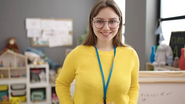 Young Blonde Woman Preschool Teacher Smiling Confident Standing Kindergarten — ストック写真