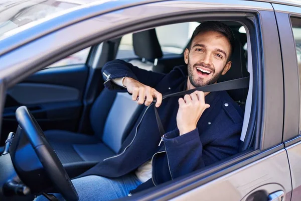 Young Hispanic Man Smiling Confident Wearing Car Belt Street — Stock Photo, Image