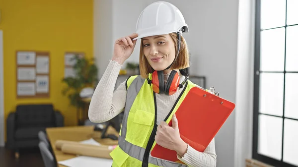 Young Blonde Woman Architect Smiling Confident Holding Clipboard Office — ストック写真