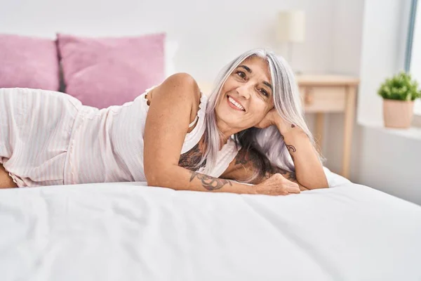 Middle Age Grey Haired Woman Smiling Confident Lying Bed Bedroom — Stock fotografie