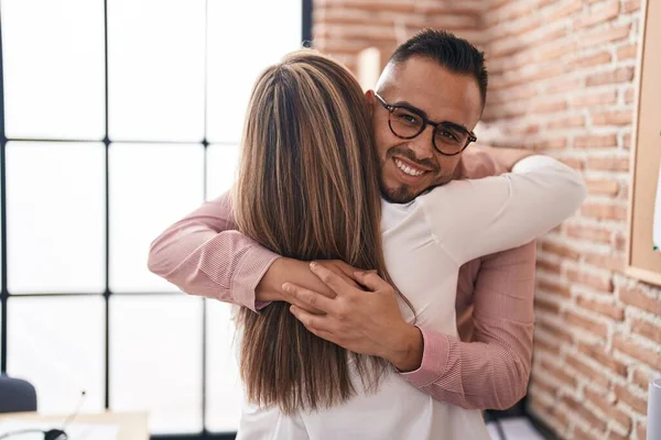 Man Woman Business Workers Hugging Each Other Office — Foto de Stock