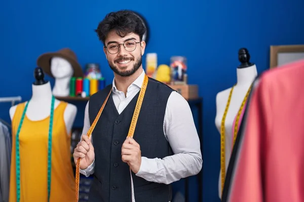 Young Hispanic Man Tailor Smiling Confident Standing Sewing Studio — Photo