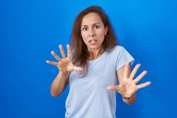 Brunette Woman Standing Blue Background Afraid Terrified Fear Expression Stop — Stock Photo, Image