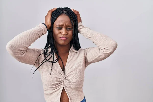 Afrikaanse Vrouw Met Vlechten Witte Achtergrond Die Lijden Aan Hoofdpijn — Stockfoto