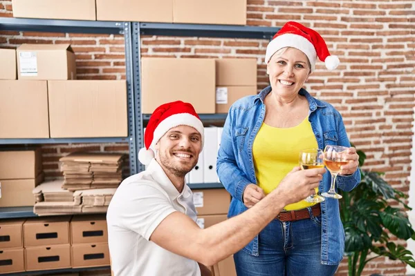 Mother Son Ecommerce Business Workers Wearing Christmas Hat Toasting Wine —  Fotos de Stock