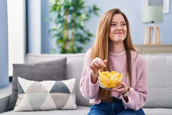 Young Caucasian Woman Eating Chips Potatoes Sitting Sofa Home — Photo
