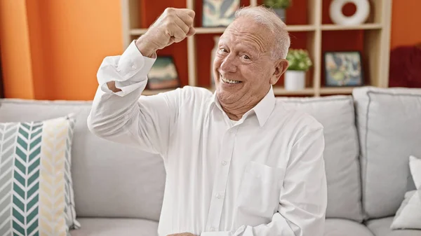 Senior Grey Haired Man Smiling Confident Sitting Sofa Home — Stockfoto