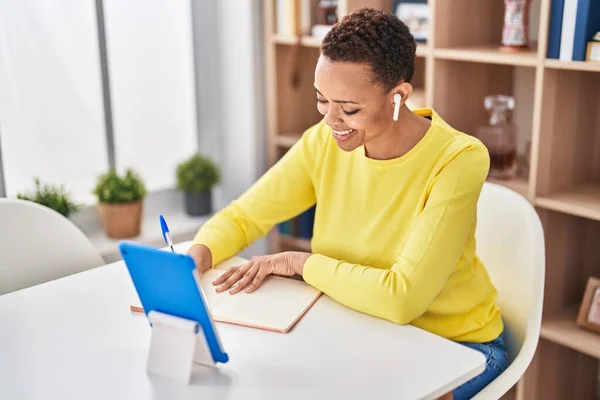 African American Woman Using Touchpad Writing Notebook Home — Stock Photo, Image