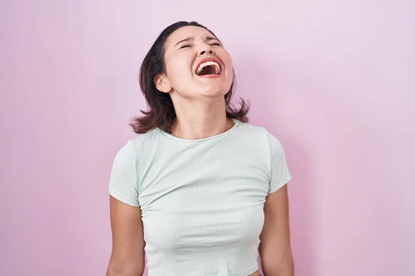 Hispanic Young Woman Standing Pink Background Angry Mad Screaming Frustrated — Stock Photo, Image