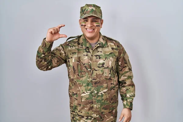 Hispanic Young Man Wearing Camouflage Army Uniform Smiling Confident Gesturing — Stock Photo, Image