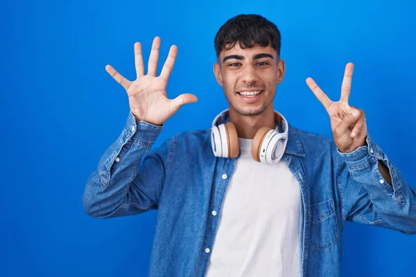 Young Hispanic Man Standing Blue Background Showing Pointing Fingers Number — Fotografia de Stock