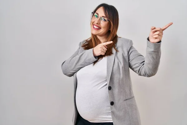 Pregnant Business Woman Standing White Background Smiling Looking Camera Pointing — Stock Photo, Image