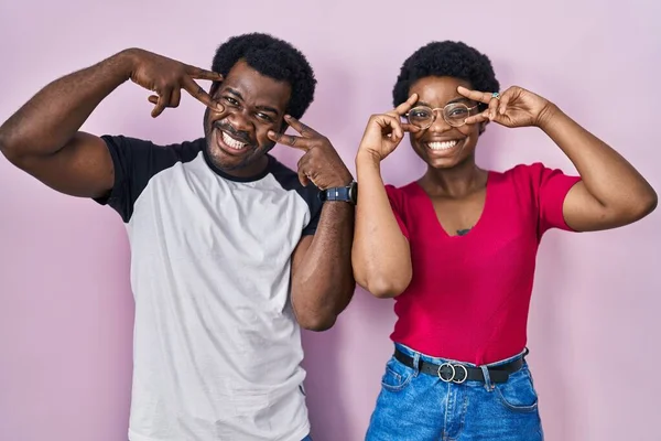 Young African American Couple Standing Pink Background Doing Peace Symbol — Stock Photo, Image