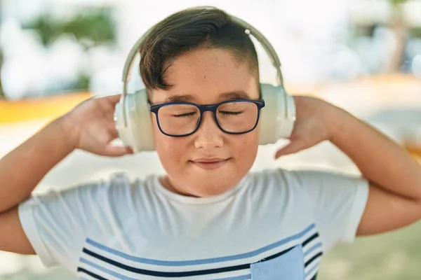 Adorable Hispanic Boy Listening Music Park — Stock Photo, Image