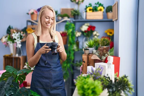 Young Blonde Woman Florist Make Photo Flowers Florist Store — Zdjęcie stockowe
