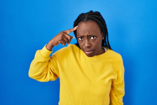 Beautiful Black Woman Standing Blue Background Pointing Unhappy Pimple Forehead — Fotografia de Stock