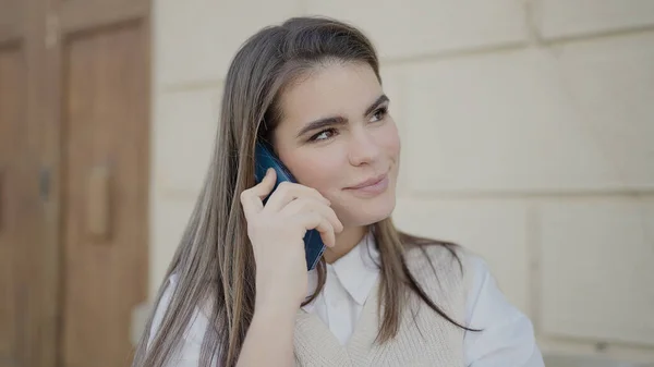 Young Beautiful Hispanic Woman Speaking Phone Street — Stock Photo, Image