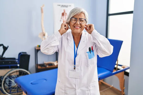 Middle Age Woman Grey Hair Working Pain Recovery Clinic Covering — Stock Photo, Image