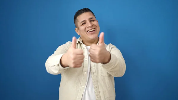 Young Hispanic Man Smiling Thumbs Isolated Blue Background — ストック写真
