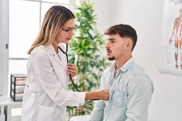 Young Man Woman Doctor Patient Auscultating Heart Clinic — Stockfoto