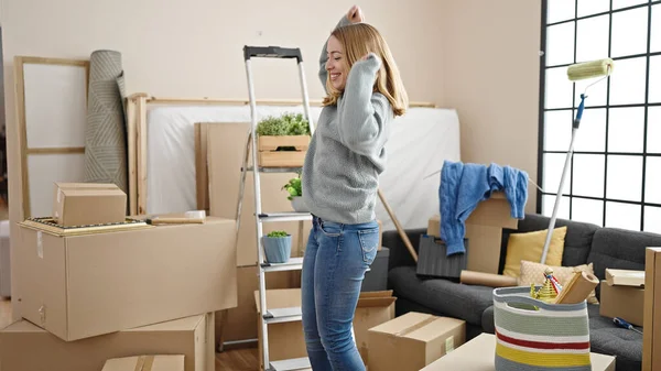 Young Blonde Woman Smiling Confident Dancing New Home — ストック写真