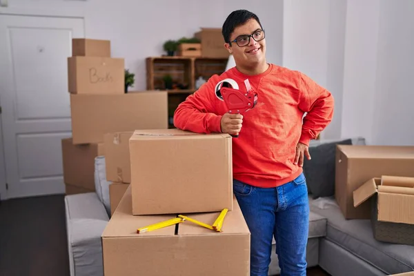 Syndrome Man Leaning Package Holding Packing Tape New Home — Stock Photo, Image