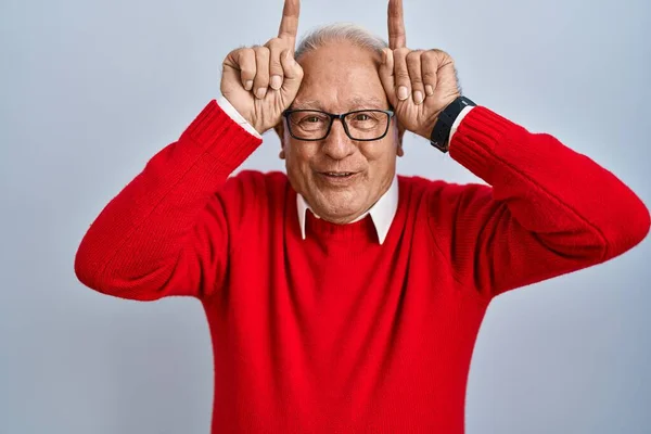 Senior Man Grey Hair Standing Isolated Background Doing Funny Gesture — Fotografia de Stock