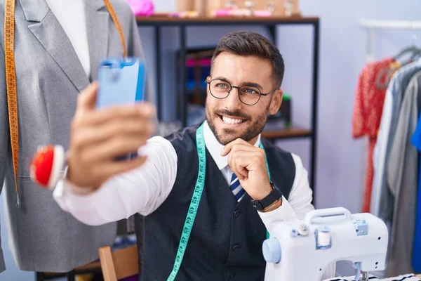 Young Hispanic Man Tailor Smiling Confident Make Selfie Smartphone Tailor — Stock Fotó