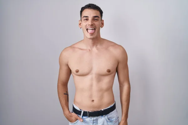 Hombre Hispano Guapo Parado Sin Camisa Sacando Lengua Feliz Con —  Fotos de Stock