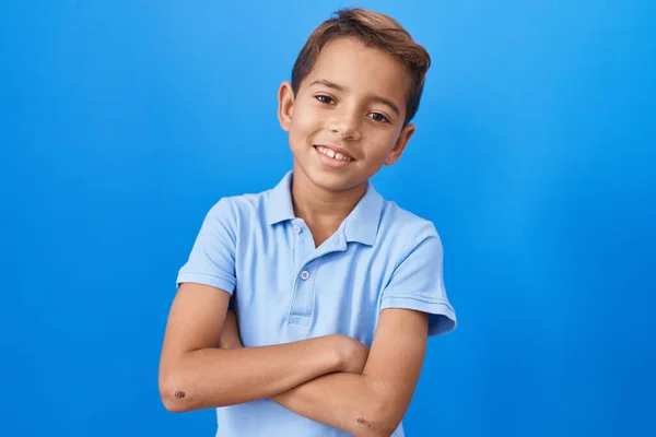 Kleiner Hispanischer Junge Lässigem Blauem Shirt Mit Glücklichem Gesicht Und — Stockfoto