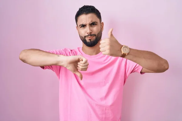 Hispanic Young Man Standing Pink Background Doing Thumbs Disagreement Agreement — Stock Photo, Image
