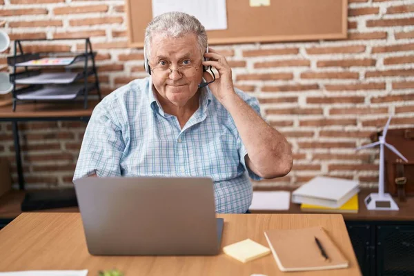 Hombre Pelo Gris Mediana Edad Trabajador Negocios Que Tiene Videollamada — Foto de Stock