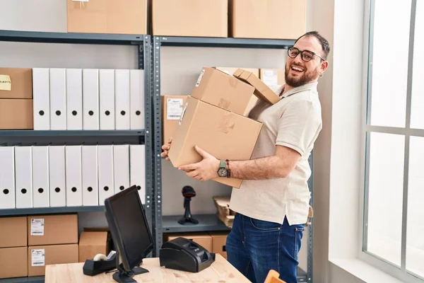 Young Hispanic Man Commerce Business Worker Holding Packages Office — Stock Photo, Image