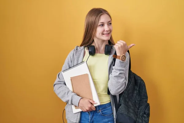 Young Caucasian Woman Wearing Student Backpack Holding Books Smiling Happy — Stock Photo, Image
