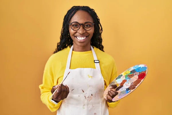 African Woman Holding Painter Palette Happy Cool Smile Face Lucky — Stock Photo, Image