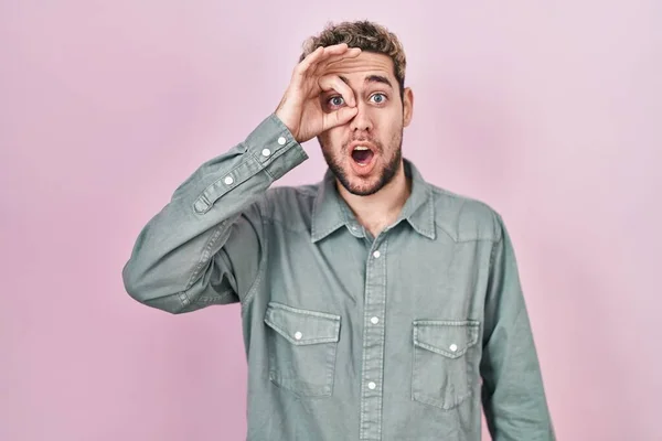 Hispanic Man Beard Standing Pink Background Doing Gesture Shocked Surprised — Stockfoto