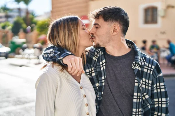 Young Man Woman Couple Hugging Each Other Kissing Street — Stockfoto