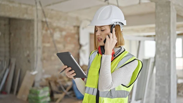 Young Blonde Woman Architect Talking Smartphone Looking Touchpad Construction Site — Stock Photo, Image