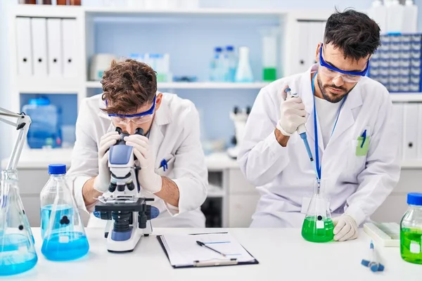 Young Couple Wearing Scientist Uniform Using Microscope Pipette Laboratory — Stock Photo, Image