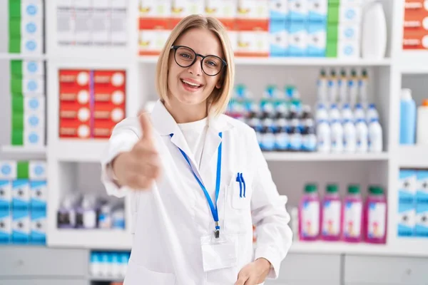 Young Blonde Woman Pharmacist Smiling Confident Shake Hand Pharmacy — Stock Photo, Image