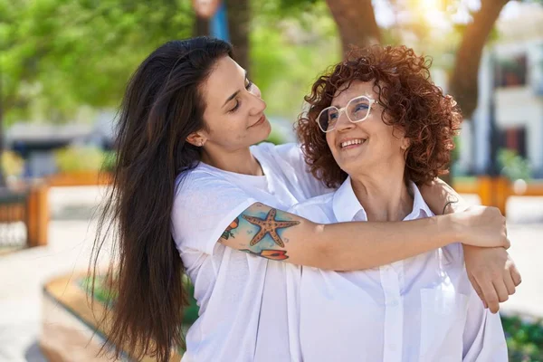 Two Women Mother Daughter Hugging Each Other Park — Stockfoto